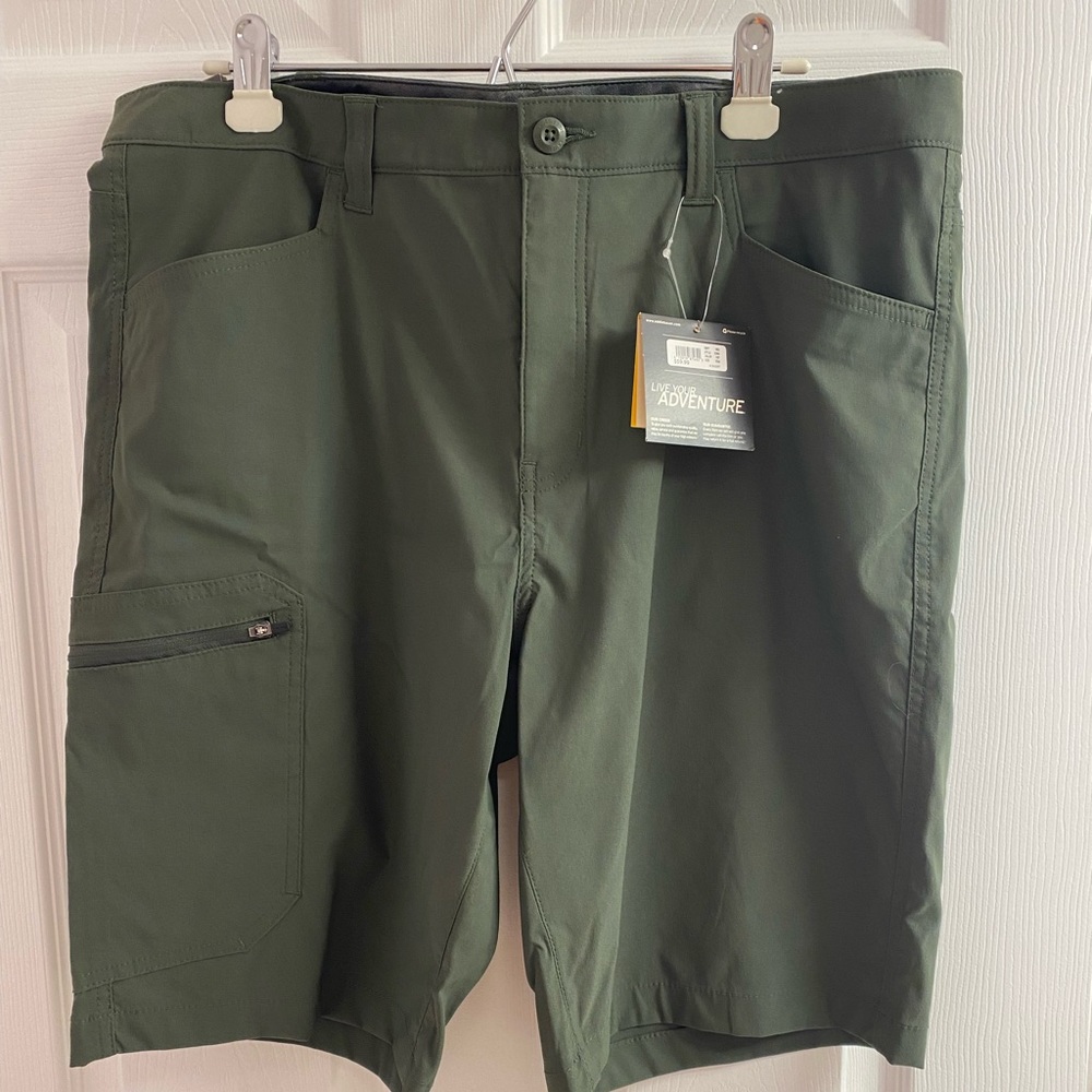 Eddie Bauer men’s shorts, size 36, new